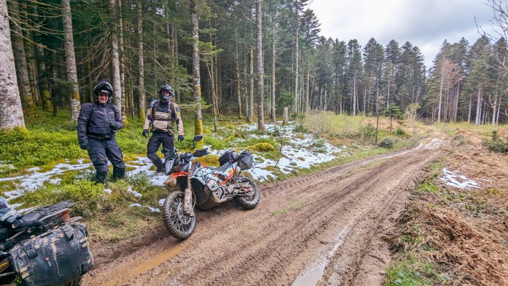 Chemin boueux raid de peyres en sucs